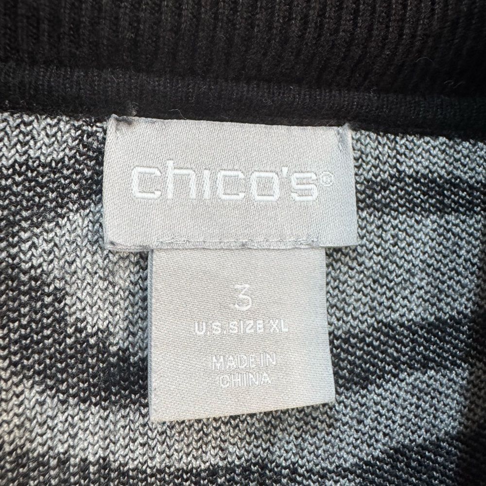 SALE! B/W Chico’s Animal Print Turtleneck Sweater Size 3 (16) EUC - Picture 6 of 7